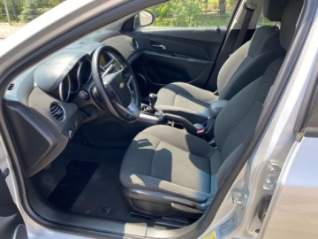 Chevrolet Cruze Sedan 2.0 VCDI 16V DOHC 163KM 2012 Chevrolet Cruze NAWIGACJA PARKTRONIC TYL TEMPOMAT NOWE TARCZE SWIECE KOMPL, zdjęcie 4