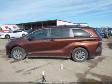 Toyota Sienna III 2021 Toyota Sienna XLE 2021 2.5l 2.5 Hybryda 189KM, zdjęcie 2