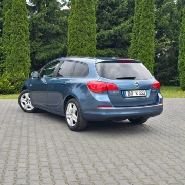 Opel Astra J Sports Tourer Facelifting 1.4 Twinport ECOTEC 100KM 2013 Opel Astra J 1.4 Benzyna 100KM Selection, zdjęcie 10