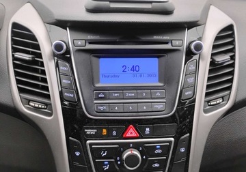 Hyundai i30 II 2015 Hyundai i30 2015r. 1.6 CRDI. Uszkodzony tyl i lekko lewy przod. Jezdzi., zdjęcie 13