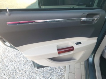 Chrysler 300C I Touring 5.7 i V8 16V 340KM 2006 Chrysler 300C Zadbany egzemplarz doinwestowany 5.7 Benzyna 340KM, zdjęcie 13