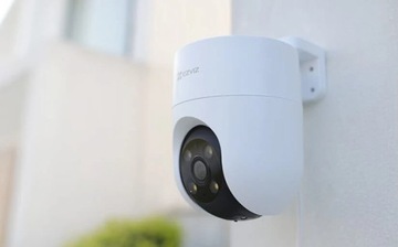 Беспроводная IP-камера EZVIZ H8C с функцией отслеживания людей.