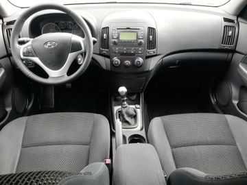 Hyundai i30 I CW 1.4 DIHC CVVT 109KM 2009 Hyundai i30 I 1.4 16V 109CV BlueDr. GPL Special, zdjęcie 19