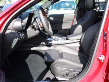 Alfa Romeo Giulia II Sedan Facelifting 2023 2.0 GME Turbo 280KM 2025 ALFA ROMEO Giulia Intensa Q4 Sedan 2.0 (280KM) 2025, zdjęcie 6