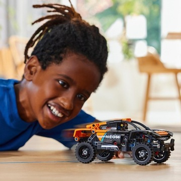 Гоночный автомобиль LEGO Technic NEOM McLaren Extreme E (42166)