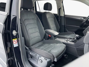 Volkswagen Tiguan II SUV Facelifting 2.0 TDI 200KM 2022 Volkswagen Tiguan 2.0TDI 200KM Elegance DSG 4x4 SerwisASO Acc Matrix Kessy, zdjęcie 17