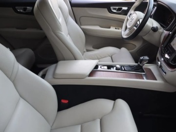 Volvo XC60 II Crossover D4 190KM 2018 Volvo XC60 D4, Salon Polska, 187 KM, 4X4, zdjęcie 8