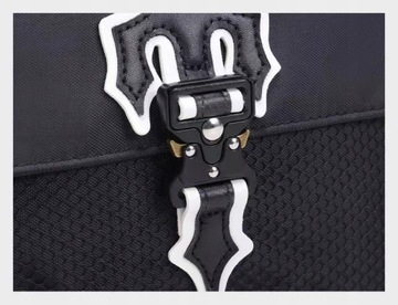 Черная оксфордская сумка через плечо.