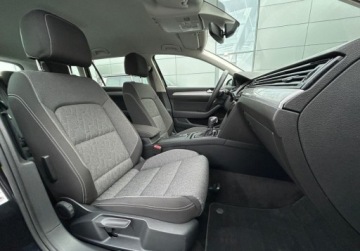 Volkswagen Passat B8 Variant Facelifting 1.5 TSI EVO 150KM 2023 Volkswagen Passat Variant Variant Business Pakiety, ACC, Kamera, GPS, Pod, zdjęcie 16