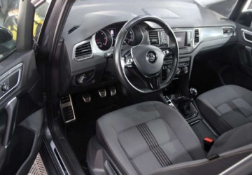 Volkswagen Golf Sportsvan Sportsvan 1.6 TDI 115KM 2017 Volkswagen Golf Sportsvan Nawigacja_Podgrzewane fotele_ 1.6 Diesel 115KM, zdjęcie 13