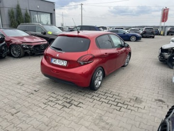 Peugeot 208 I Hatchback 5d Facelifting 1.2 PureTech 82KM 2018 Peugeot 208 Klimatyzacja Kamera