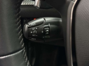 Peugeot 2008 II SUV 1.2 PureTech 130KM 2021 Peugeot 2008 Allure CarPlayAndroid Auto Keyless LED Asystent pasa ruchu, zdjęcie 20