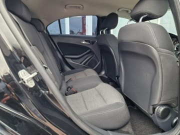 Mercedes Klasa A W176 Hatchback 5d Facelifting 180 122KM 2016 Mercedes A 180 1.6 Benzyna Kamera, zdjęcie 24