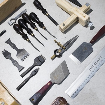 Металлическая противоскользящая линейка для раскроя кожи 20 см - CraftPoint