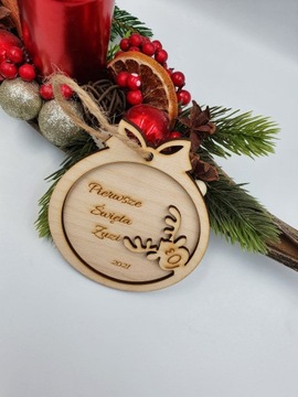 Деревянная безделушка с именем. Рождественское украшение.