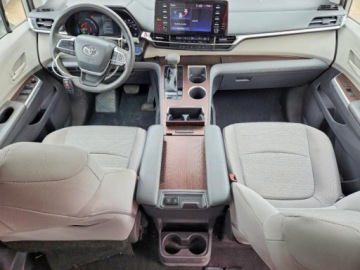 Toyota Sienna III 2021 Toyota Sienna LE 2021 2.5 Hybryda Plug-in 245KM, zdjęcie 8