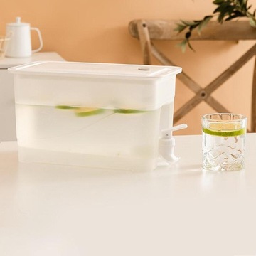 Диспенсер для напитков белого сока