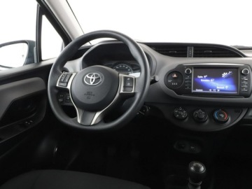 Toyota Yaris III Hatchback 5d Facelifting 2017 1.5 Dual VVT-iE 111KM 2019 Toyota Yaris kamera klima, zdjęcie 15