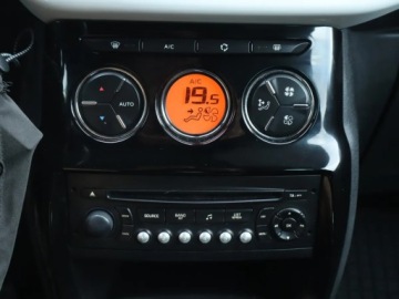 DS 3 Hatchback (Citroen) 1.6 HDi 92KM 2010 Citroen DS3 1.6 HDi, Klima, Klimatronic, Tempomat, zdjęcie 11