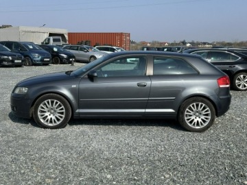 Audi A3 8P Hatchback 3d 3.2 VR6 250KM 2005 Audi A3 3-drzwiowe A3 3.2 VR6 DSG Quattro, zdjęcie 8