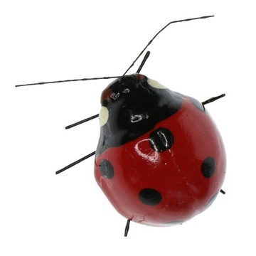 2. Реалистичная фигурка газонного насекомого, сделанная своими руками.