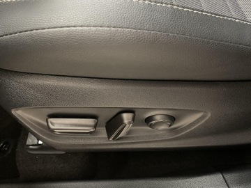 Toyota C-HR II SUV Plug-In 2.0 Hybrid Dynamic Force Plug-in  223KM 2024 Toyota C-HR 2.0 PHEV Executive Toyota C-HR 2.0 Exe, zdjęcie 21