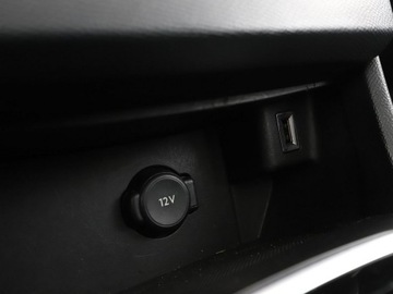 Peugeot 308 II Hatchback Facelifting 1.2 PureTech 130KM 2019 Peugeot 308 Allure automat panorama navi PDC, zdjęcie 27