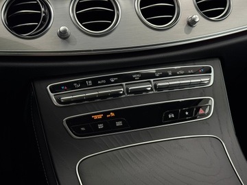 Mercedes Klasa E W213 Limuzyna Facelifting 2.0 E220d 194KM 2021 Mercedes-Benz E 220 4-Matic AMG/Avantgarde / 1 wła, zdjęcie 21