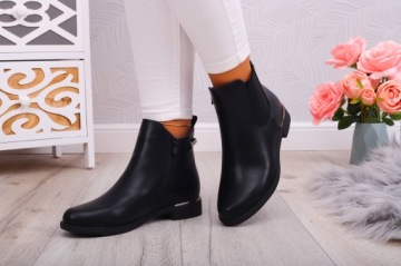 ЧЕРНЫЕ ЖЕНСКИЕ БОТИНКИ ИЗ КОЖИ НА ПЛОСКОЙ ПЛАТНОЙ ПЛАТЕ