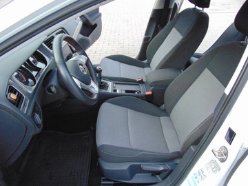 Volkswagen Golf VII Hatchback 3d 1.6 TDI BlueMotion 110KM 2015 VW GOLF 7 1.6 TDI 110 PS NAVI ALU TEMPOMAT KLIMATRONIC GRZANE FOTELE, zdjęcie 32