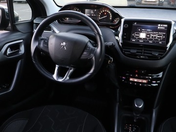 Peugeot 2008 I SUV Facelifting 1.2 PureTech 110KM 2017 Peugeot 2008 1.2 PureTech, Salon Polska, zdjęcie 6