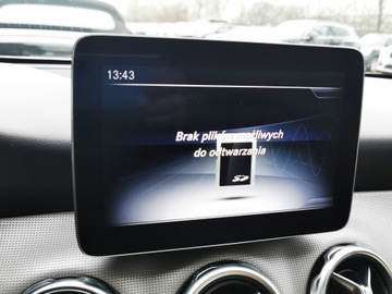 Mercedes GLA I Off-Roader Facelifting 2.0 250 211KM 2018 MERCEDES GLA 250 / 2.0 Benzyna / 211 KM / Automatyczna skrzynia biegów, zdjęcie 17