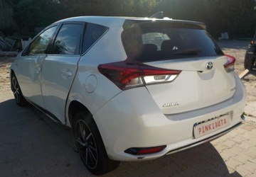 Toyota Auris II 2018 Toyota Auris Okazja 1.8 Hybryda 100KM, zdjęcie 10
