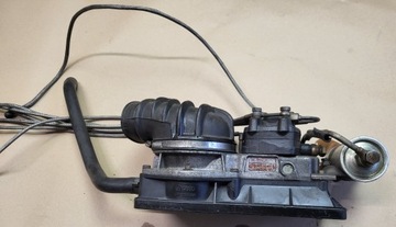 ТОПЛИВОРАСПРЕДЕЛИТЕЛЬ ДРОССЕЛЬНАЯ ИНЖЕКЦИЯ ВОЗДУХОЗАБОРНИК AUDI 049133353N OE