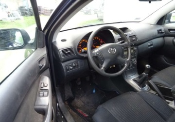 Toyota Avensis II Sedan 1.8 VVT-i 129KM 2004 Toyota Avensis 1.8ben,klima,zarejestrowana 1.8 Benzyna 129KM, zdjęcie 11