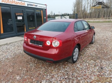 Volkswagen Jetta V 1.6 102KM 2009 Volkswagen Jetta 1,6 mpi 102KM klimatronik grz.fotele.UNITED oplacony 1.6, zdjęcie 5