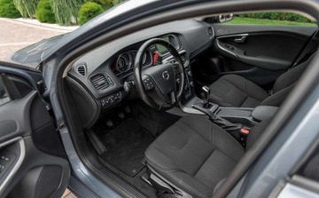 Volvo V40 II Hatchback 2.0 T2 DRIVE-E 122KM 2016 Volvo V40 Volvo V40 T2 Drive-E Kinetic 2.0 Benzyna 122KM, zdjęcie 15