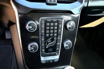 Volvo V40 II Hatchback Facelifting 2.0 D2 120KM 2016 Volvo V40 Iscription LiFT Full Led Digital Skóra, zdjęcie 18