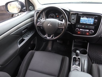 Mitsubishi Outlander III SUV Facelifting 2015 2.0 MIVEC 150KM 2016 Mitsubishi Outlander 2.0, Salon Polska, zdjęcie 6