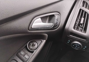 Ford Focus III Hatchback 5d facelifting 1.5 TDCi 120KM 2017 Ford Focus 2017r, 1.5 TDCI. Lekko uszkodzony lewy przod. Jezdzi. 1.5, zdjęcie 9