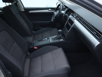 Volkswagen Passat B8 Limousine 2.0 TDI BlueMotion SCR 150KM 2019 VW Passat 2.0 TDI, Automat, Navi, Klima, zdjęcie 8
