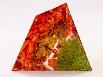 ПИРАМИДА ОРГОНИТ ОЛИВИН КРАСНЫЙ КОРАЛЛ ДЕРЕВО ТРАНСФОРМАЦИЯ ЧАКРЫ 5 см