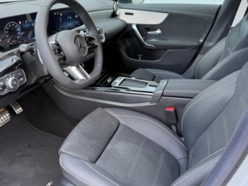 Mercedes CLA C118/X118 Shooting Brake Facelifting 1.3 200 163KM 2025 CLA 200 AMG Line Shooting Brake 1.3 (163KM) 2025, zdjęcie 6