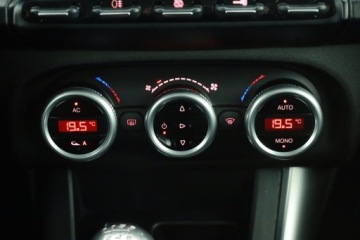 Alfa Romeo Giulietta Nuova II Hatchback 5d 1.6 JTD 16v 105KM 2011 Alfa Romeo Giulietta 1.6 JTDM, Klima, Klimatronic, zdjęcie 9