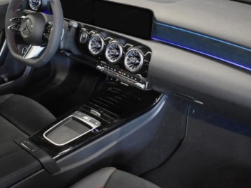 Mercedes Klasa A W177/V177 2025 MERCEDES-BENZ A Klasa 250 e AMG Line 1.3 (218KM) 2025, zdjęcie 12