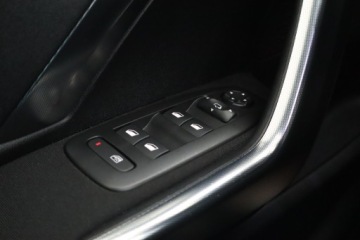 Peugeot 2008 I SUV Facelifting 1.2 PureTech 110KM 2018 Peugeot 2008 1.2 PureTech, 1. Właściciel, Skóra, zdjęcie 18