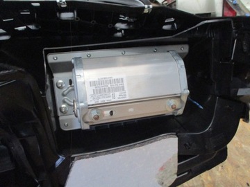 BMW E84 X1 2009- KONZOLA DESKA ROZDĚLOVAČE ULOŽENÍ ORIGINÁLNÍ