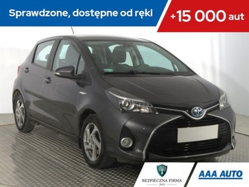 Toyota Yaris III Hatchback 5d Facelifting Hybrid 100KM 2014 Toyota Yaris 1.5 Hybrid, Salon Polska