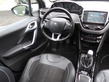 Peugeot 2008 I SUV Facelifting 1.2 PureTech 130KM 2018 Peugeot 2008 1.2 PureTech, Salon Polska, Skóra, zdjęcie 6