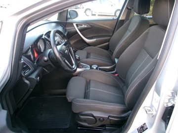 Opel Astra J Hatchback 5d 1.7 CDTI ECOTEC 110KM 2010 Opel Astra J 1.7 D Sprowadzona Dobre Wyposazenie, zdjęcie 4